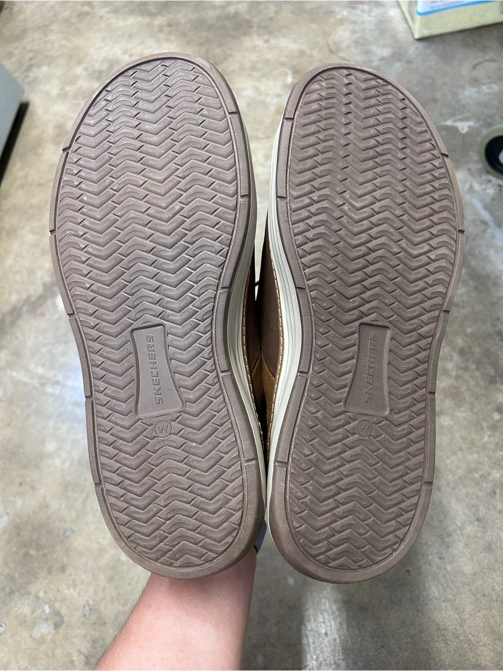 Men’s Sketchers Low-Top Leather Lace-Up Sneakers